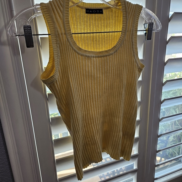 Magna yellow knit top size small - Picture 2 of 7